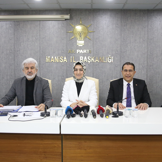 Manisa'da AK Parti'li Hızlı ile Turgut basın toplantısı düzenledi