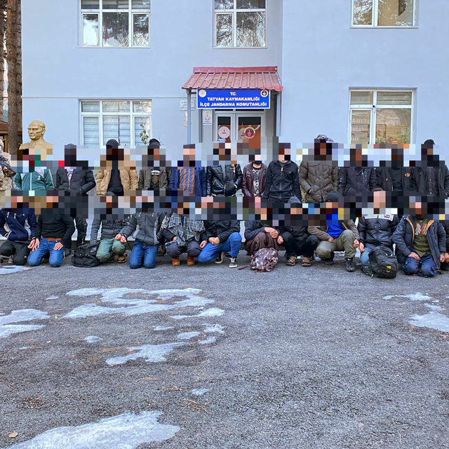 Bitlis'te 24 kaçak göçmen yakalandı