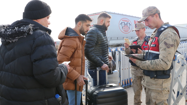 Türkiye'deki Suriyelilerin ülkelerine dönüşü sürüyor