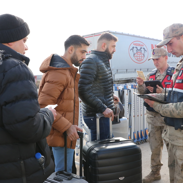 Türkiye'deki Suriyelilerin ülkelerine dönüşü sürüyor