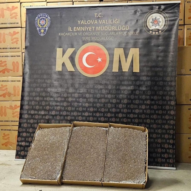 Yalova'da durdurulan kamyonda 3 milyon 360 bin makaron ele geçirildi