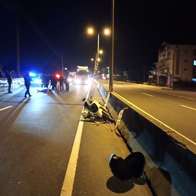 Kocaeli'de, bariyerlere çarpan motosikletin sürücüsü öldü