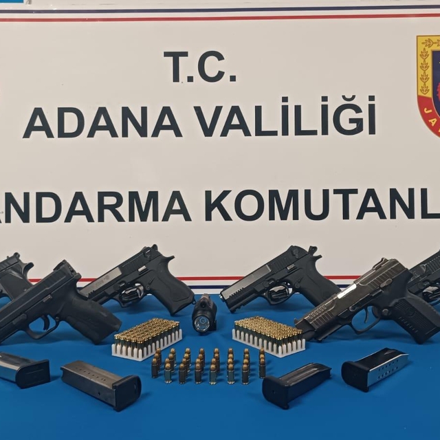 Adana'da iki araçta 6 ruhsatsız tabanca ele geçirildi