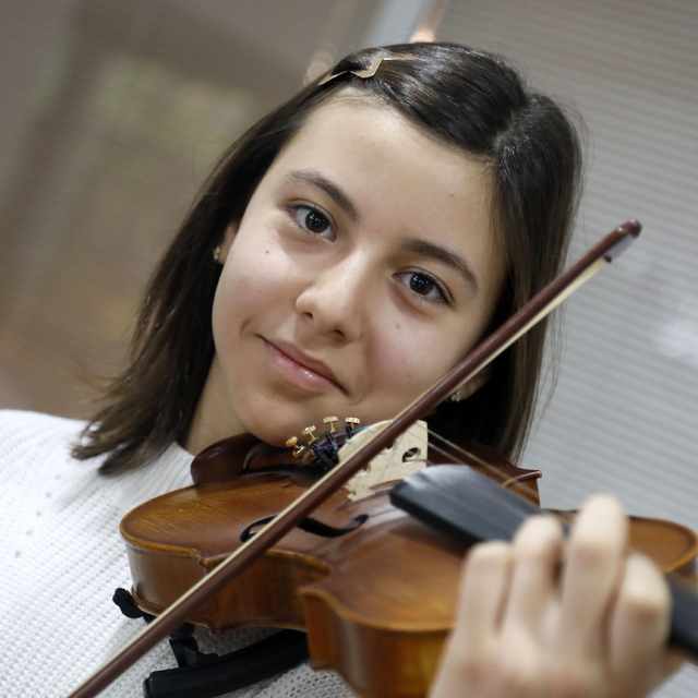 İnternetten izlediği keman videosundan heveslendi, virtüözlük yolunda ilerl...