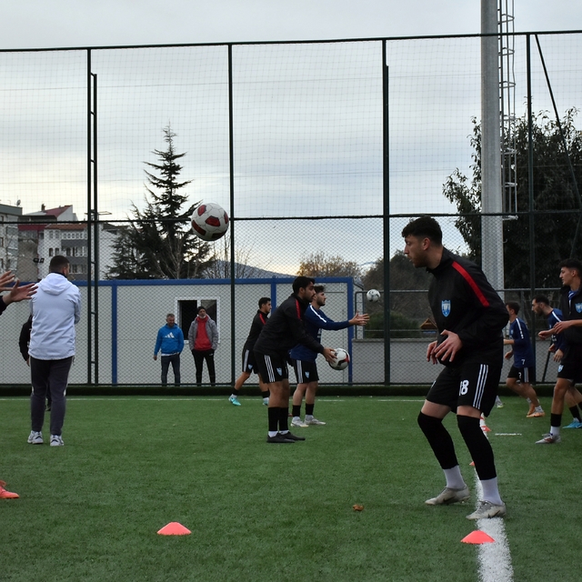 Trabzonsporlu efsaneleri yetiştiren mahallede genç yetenekler meşin yuvarla...