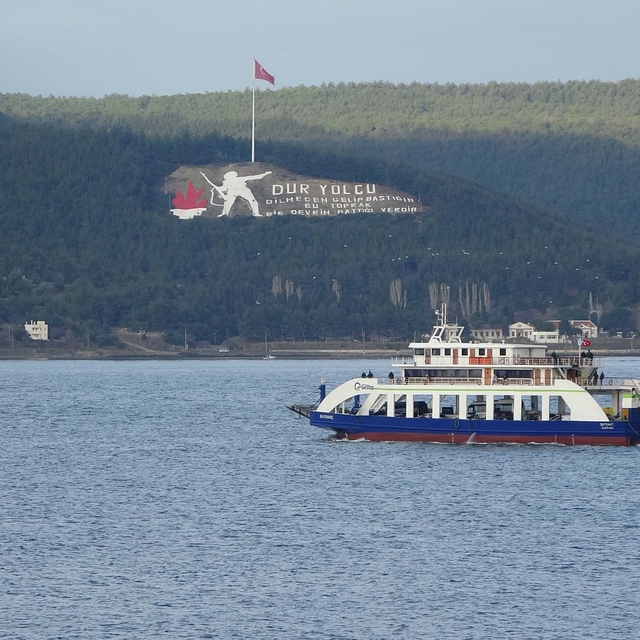Çanakkale'de feribot seferlerine fırtına engeli