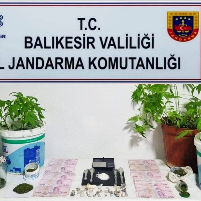 Balıkesir'de kaçakçılık ve organize suç örgütlerine operasyonlarda 29 kişi...