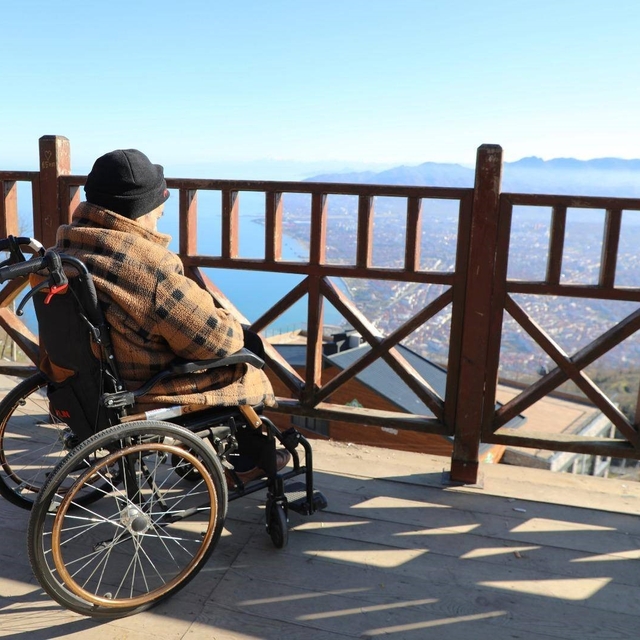 Ordu'da 90 yaşındaki yürüme engelli "engelsiz taksi" ile Boztepe'yi gezdi