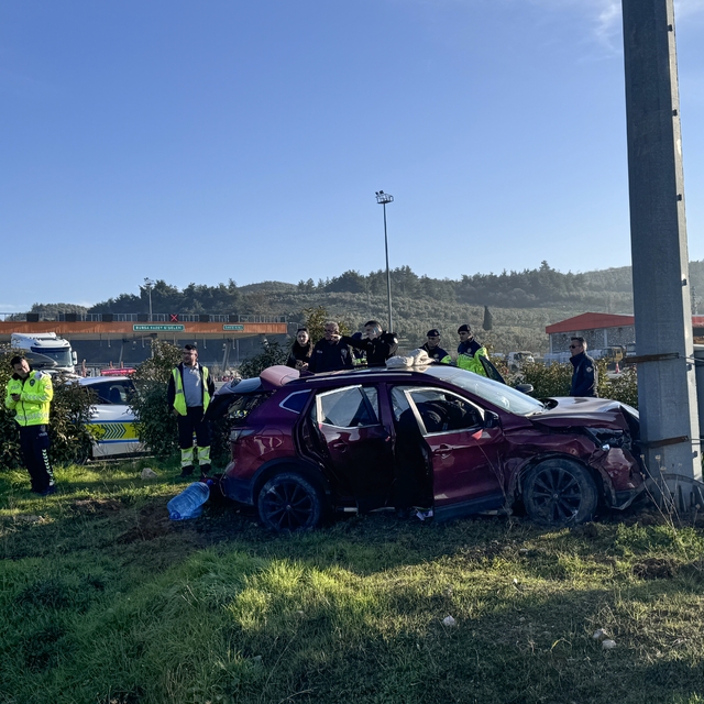 Bursa'da polisin "dur" ihtarına uymayıp bulundukları araçla kaçan 4 zanlı y...