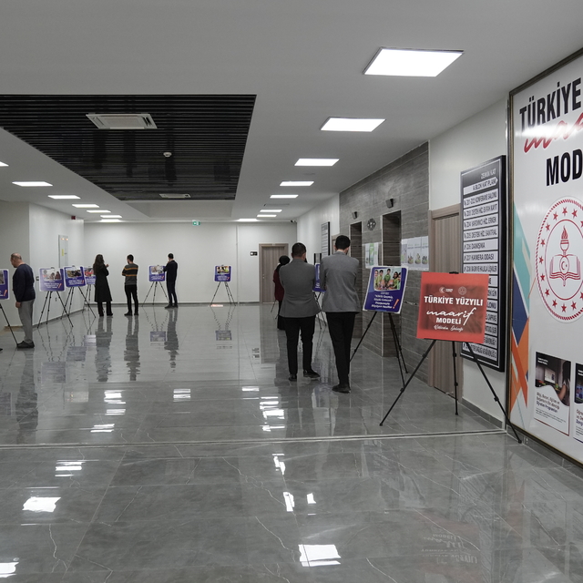 Diyarbakır'da Türkiye Yüzyılı Maarif Modeli tanıtım köşeleri oluşturuldu