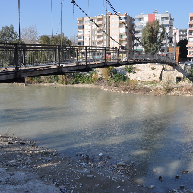 Silifke'de Göksu Nehri üzerine kurulu köprü bakıma alındı