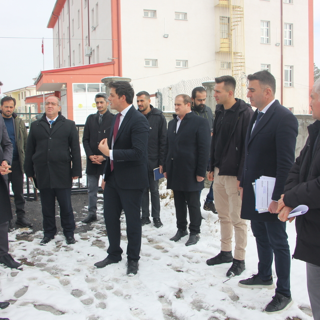 Zara'da "Gençler Arı Gibi Üretiyor Projesi" ile arıcılık malzemeleri üretil...