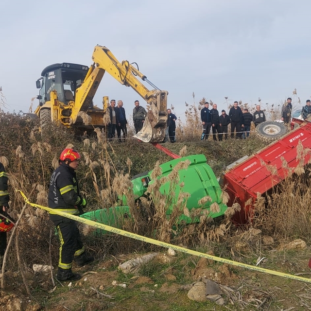 Denizli'de devrilen traktörün sürücüsü hayatını kaybetti