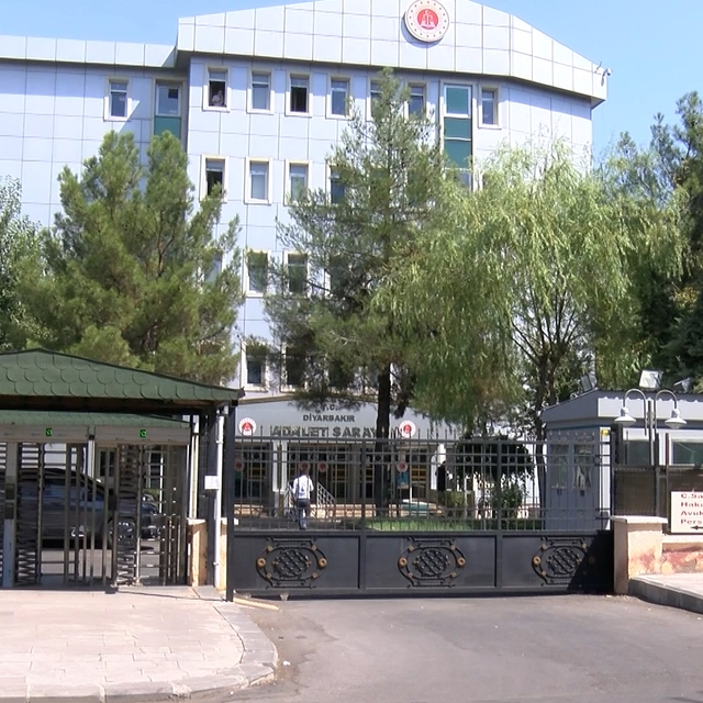 Boşanma davasında mahkeme, kadın öğretmenin eşine nafaka ödemesine hükmetti