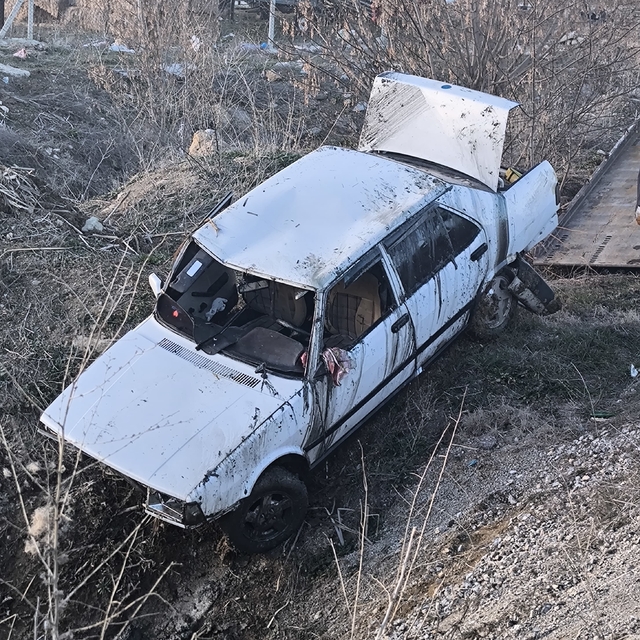 Konya'da sulama kanalına devrilen otomobildeki 3 kişi yaralandı