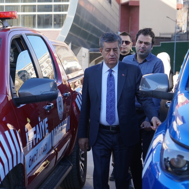 Şırnak Belediyesi 3 yeni aracı törenle hizmete aldı