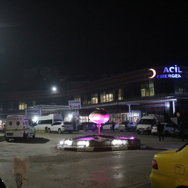 Hastanede karşılaştığı ve eski işçisi olan kadını tabancayla öldürüp, intih...