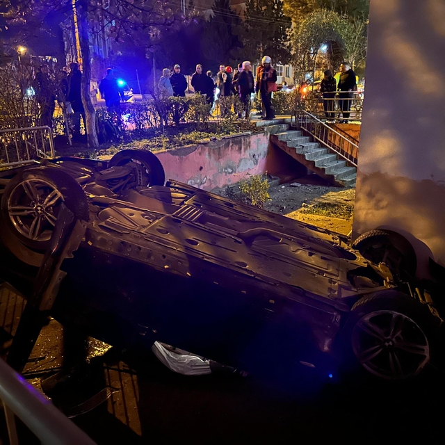 Edirne'de otomobil site bahçesine düştü, sürücü hafif yaralandı