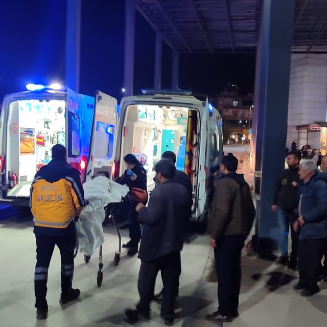 Beydağ'da devrilen traktörün sürücüsü yaralandı