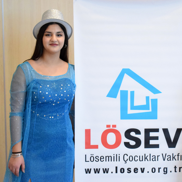 Lösemiyi yenen Hazal, hasta çocukların 'prenses' ablası oldu