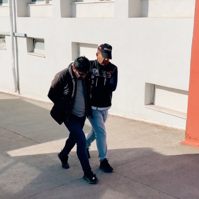 Adana'da evinde uyuşturucu ele geçirilen zanlı tutuklandı