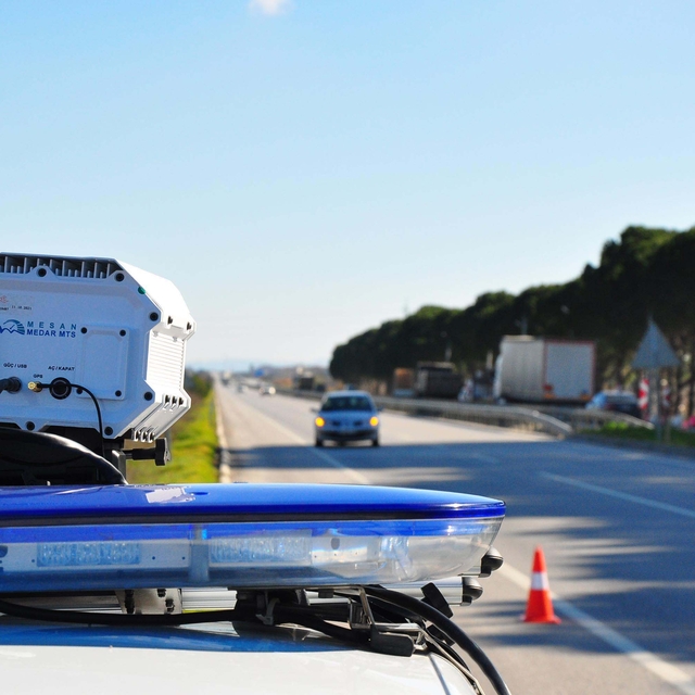 Mahkeme, hız sınırını saatte 2 kilometre aşan sürücüye kesilen cezayı iptal...