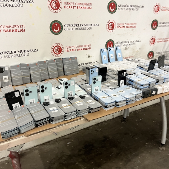 Kapıkule Sınır Kapısı'nda 1526 kaçak cep telefonu ele geçirildi