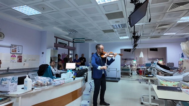 Tunceli'de diyaliz hastalarına keman dinletisi