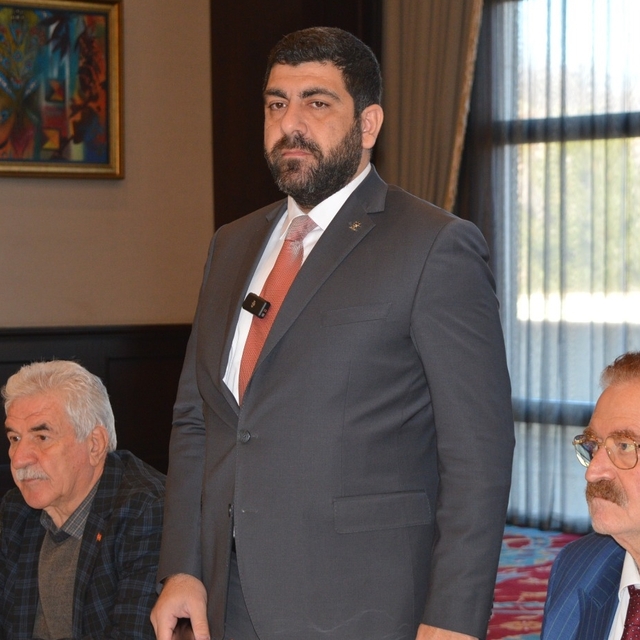 AK Parti Mardin İl Başkanı Mehmet Uncu gazetecilerle bir araya geldi