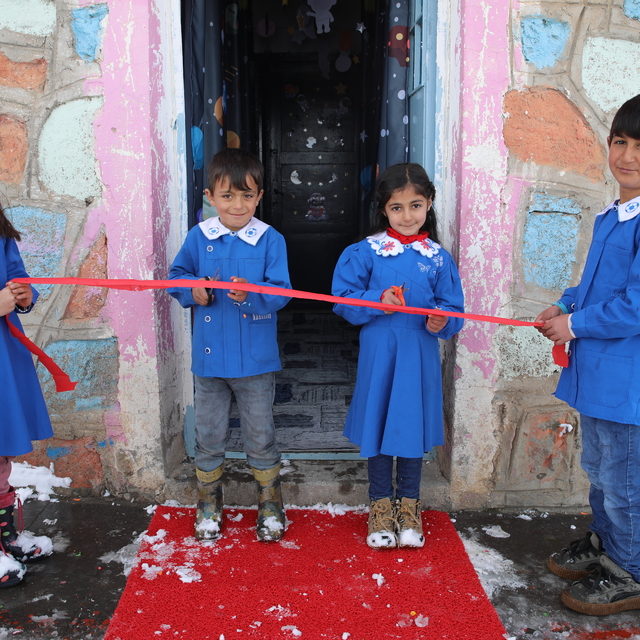 Öğrenciler tadilatına destek verdikleri ana sınıfının açılışını da yaptı