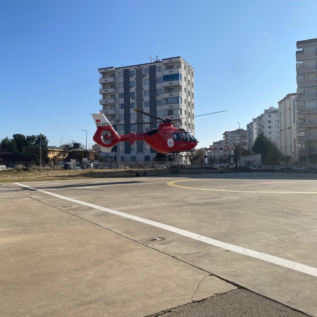 Diyarbakır'da ambulans helikopter lösemi hastası için havalandı