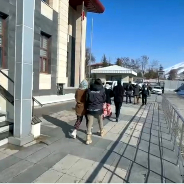 Bitlis'te uyuşturucuya 3 tutuklama