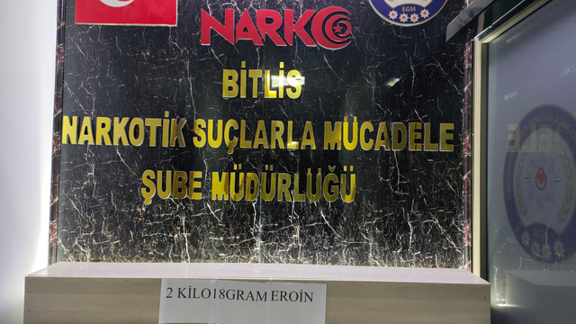 Bitlis'te bir otomobilde 2 kilo 18 gram eroin bulundu
