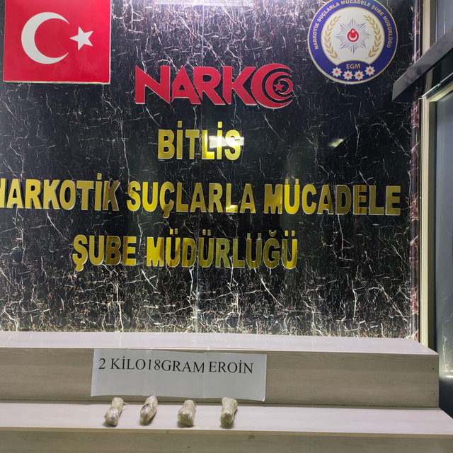 Bitlis'te bir otomobilde 2 kilo 18 gram eroin bulundu