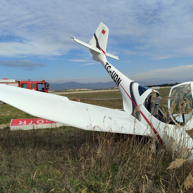 Bursa'da eğitim uçağı pistten çıktı