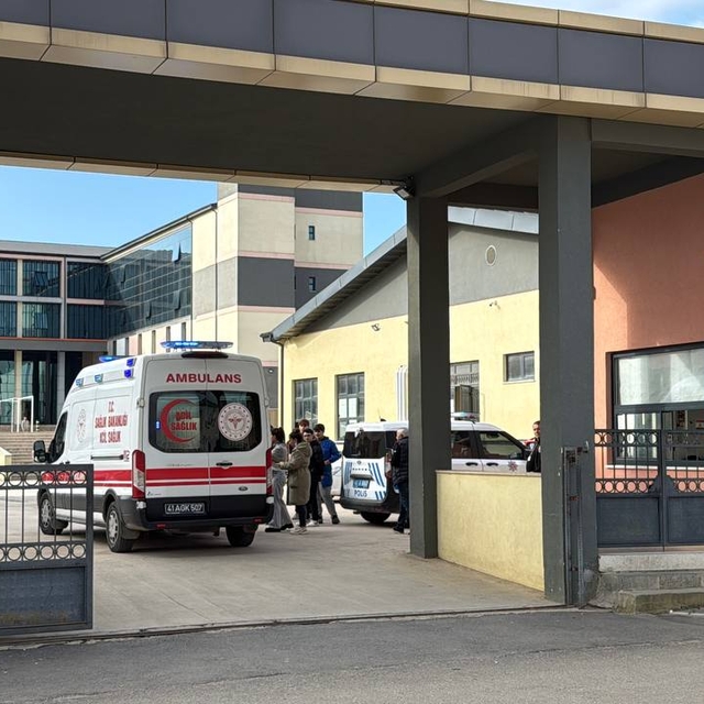 Kocaeli'de okul bahçesinde çıkan bıçaklı kavgada 1 öğrenci yaralandı