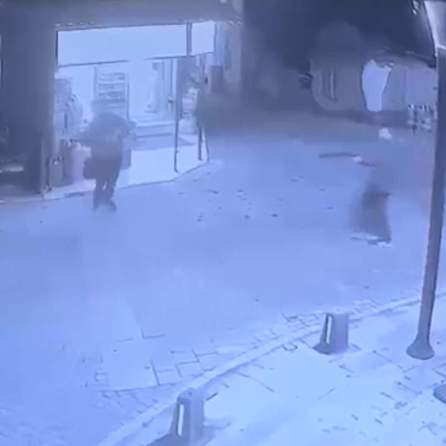 Av tüfeği ile sokak ortasında vuruldu; o anlar kamerada