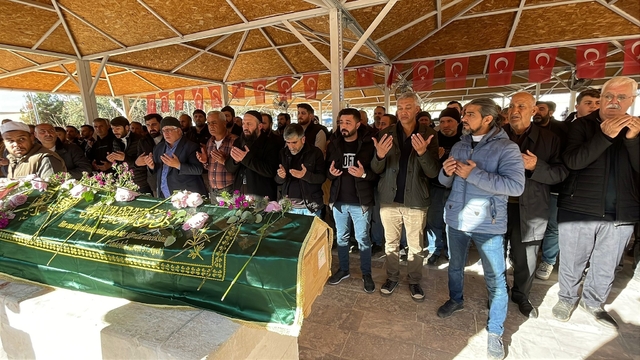 İstanbul'da eşi tarafından öldürülen kadın, Şanlıurfa'da toprağa verildi
