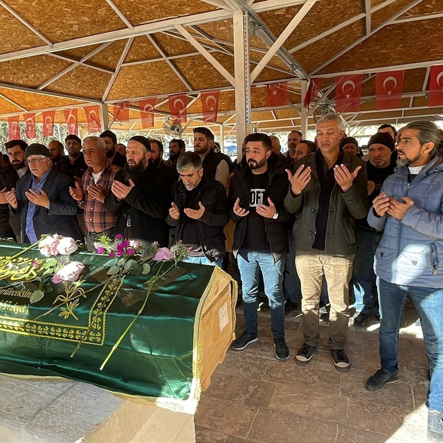 İstanbul'da eşi tarafından öldürülen kadın, Şanlıurfa'da toprağa verildi