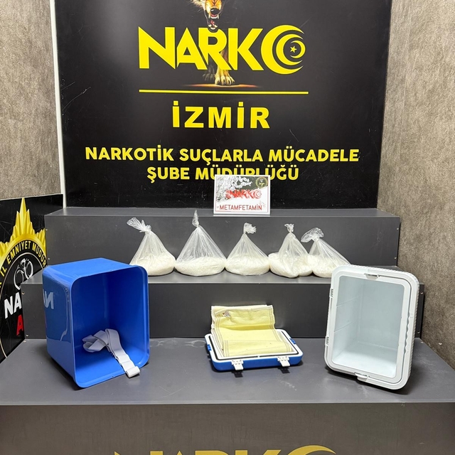 İzmir'de aracında 5 kilogram sentetik uyuşturucu bulunan şüpheli tutuklandı