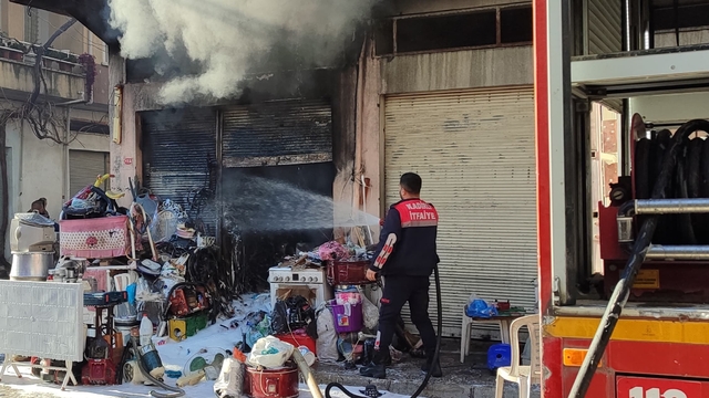 Osmaniye'de iş yerinde çıkan yangın söndürüldü