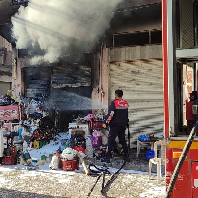 Osmaniye'de iş yerinde çıkan yangın söndürüldü