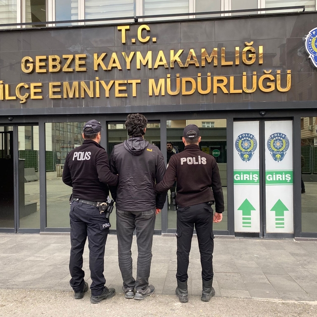 Kocaeli'de kesinleşmiş hapis cezası bulunan 2 hükümlü yakalandı