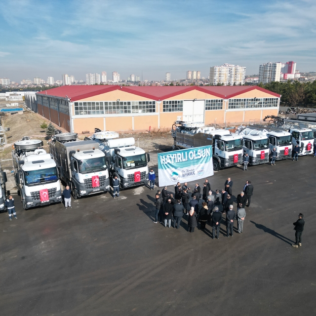 Kayseri Büyükşehir Belediyesi, 310 milyon lira değerinde 21 iş makinesini h...