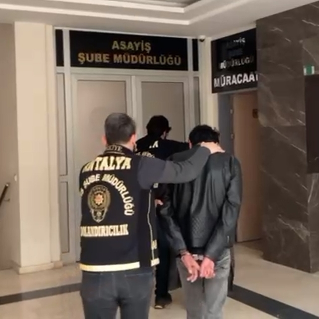 Antalya'da dolandırıcılık operasyonunda yakalanan 2 şüpheli tutuklandı