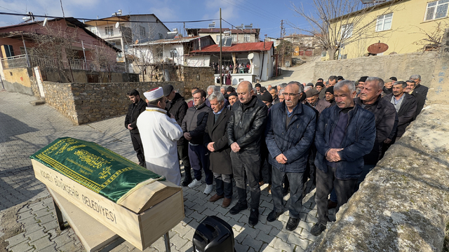 Malatya'da kaybolduktan 12 yıl sonra kemikleri bulunan kişinin cenazesi Elazığ'da defnedildi