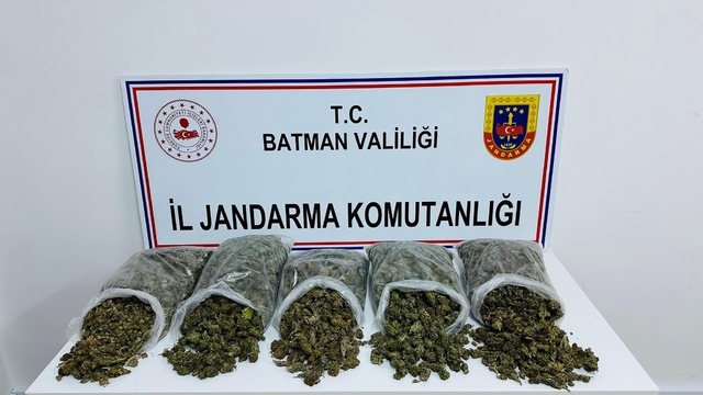 Batman'da otomobilde 10 kilo 250 gram uyuşturucu madde ele geçirildi