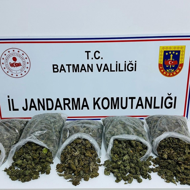 Batman'da otomobilde 10 kilo 250 gram uyuşturucu madde ele geçirildi