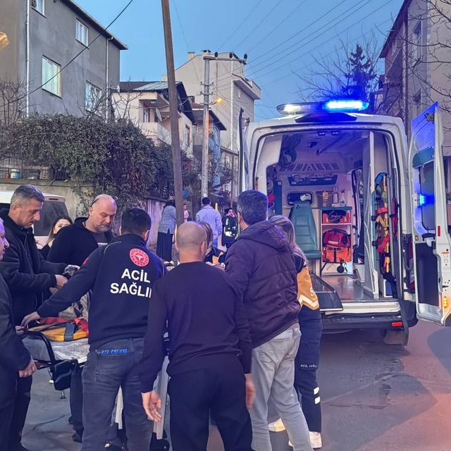 Kocaeli'de otomobilin çarptığı çocuk yaralandı