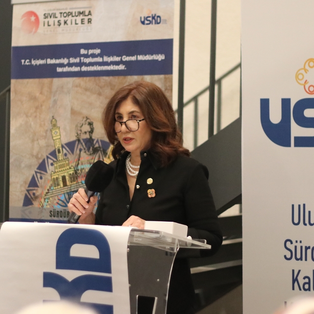 İzmir'de "Sürdürülebilir Kalkınmada Kültürel Mirasına Sahip Çıkan Genç Kadı...